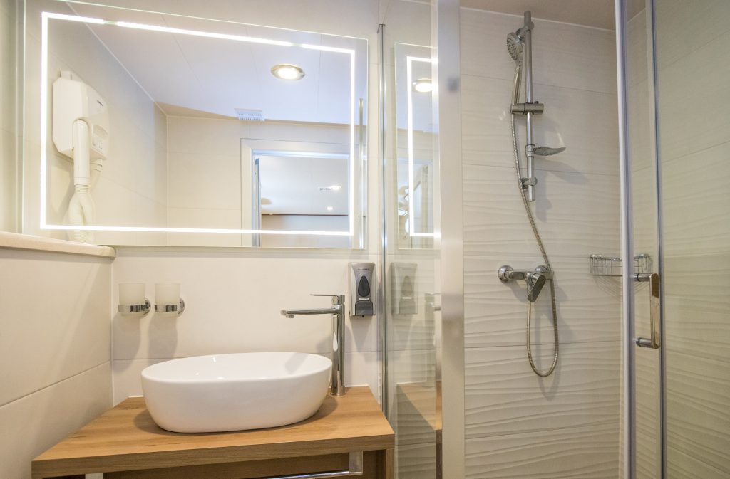MM-Bathroom (7)