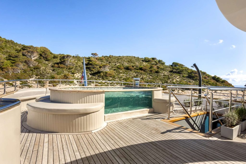 T&T TRAVEL BELLA Pool - Sun deck stern