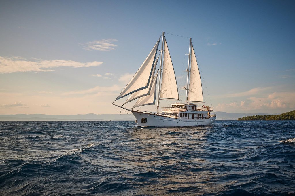T&T TRAVEL BOUTIQUE MY CORSARIO 11