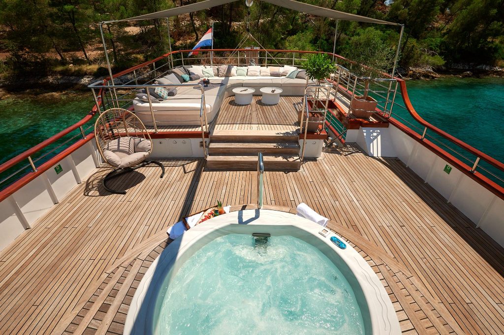 T&T TRAVEL BOUTIQUE MY CORSARIO 22