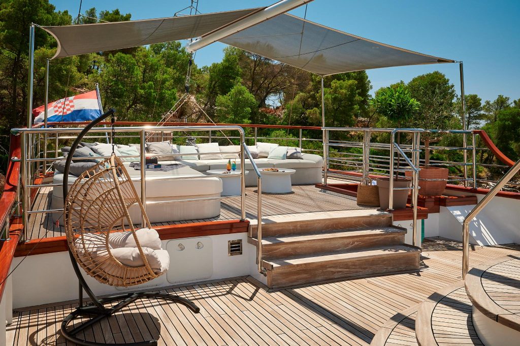 T&T TRAVEL BOUTIQUE MY CORSARIO 24