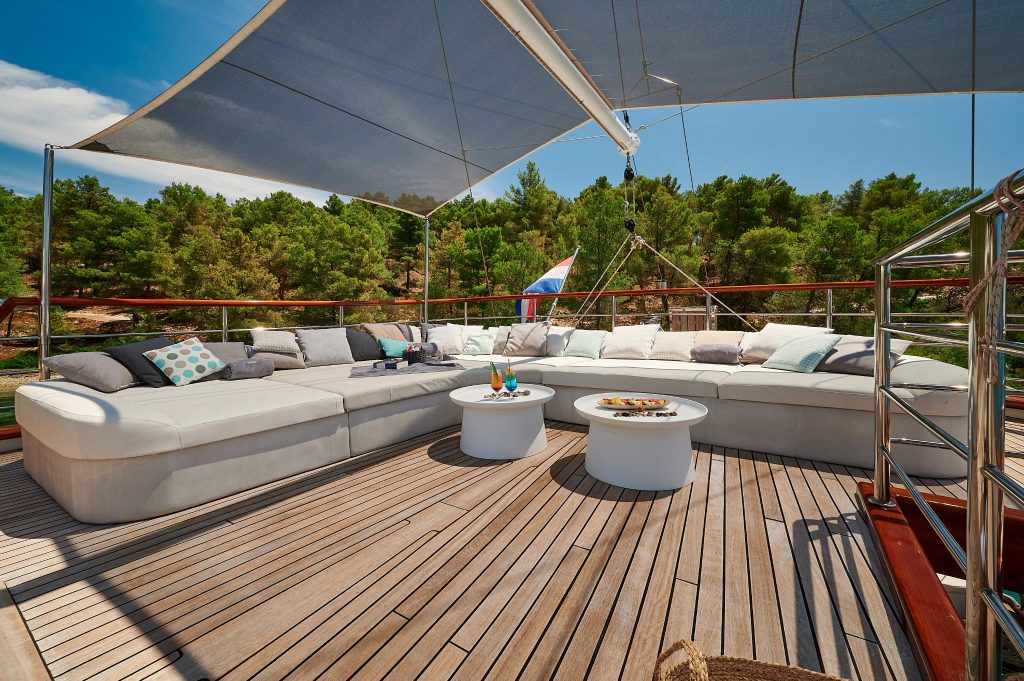 T&T TRAVEL BOUTIQUE MY CORSARIO 28jpg