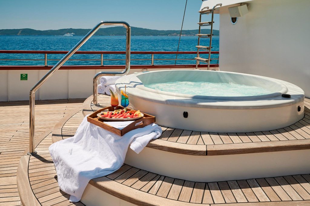 T&T TRAVEL BOUTIQUE MY CORSARIO 30