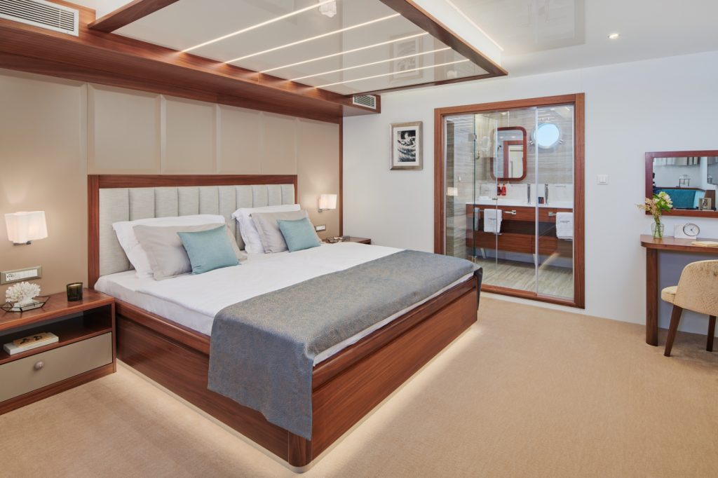 T&T TRAVEL BOUTIQUE MY CORSARIO 48
