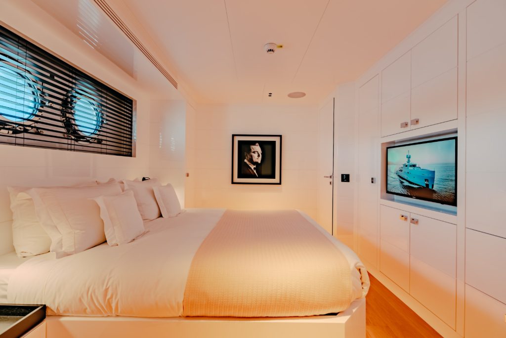 T&T TRAVEL BOUTIQUE Carmen_Cabin Double Di Caprio