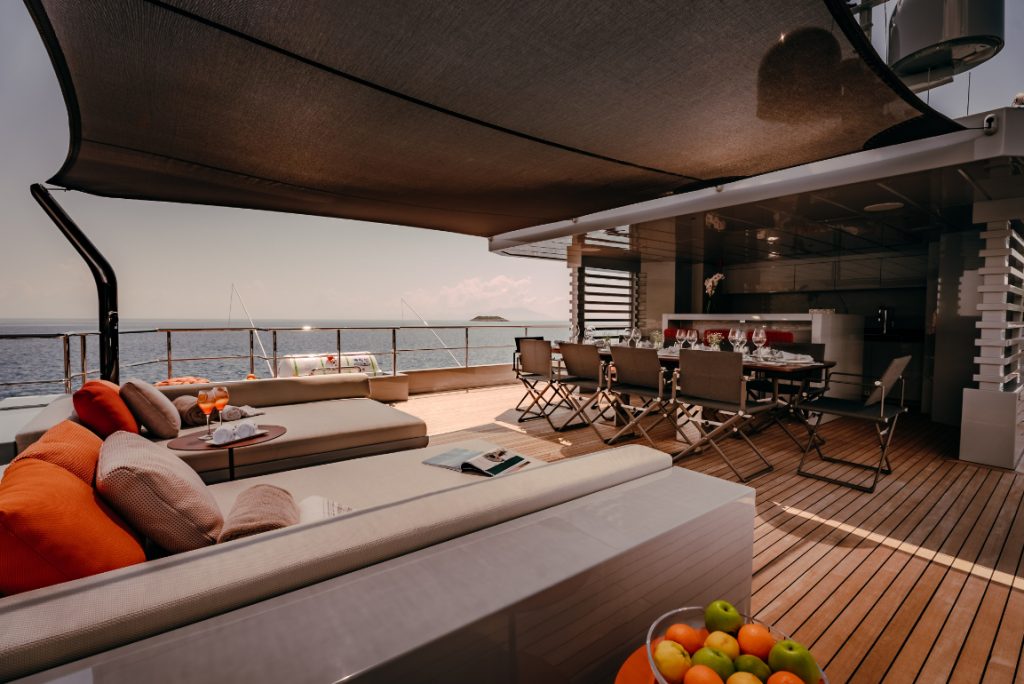 T&T TRAVEL BOUTIQUE Carmen_Exterior_Upperdeck_Sky lounge3