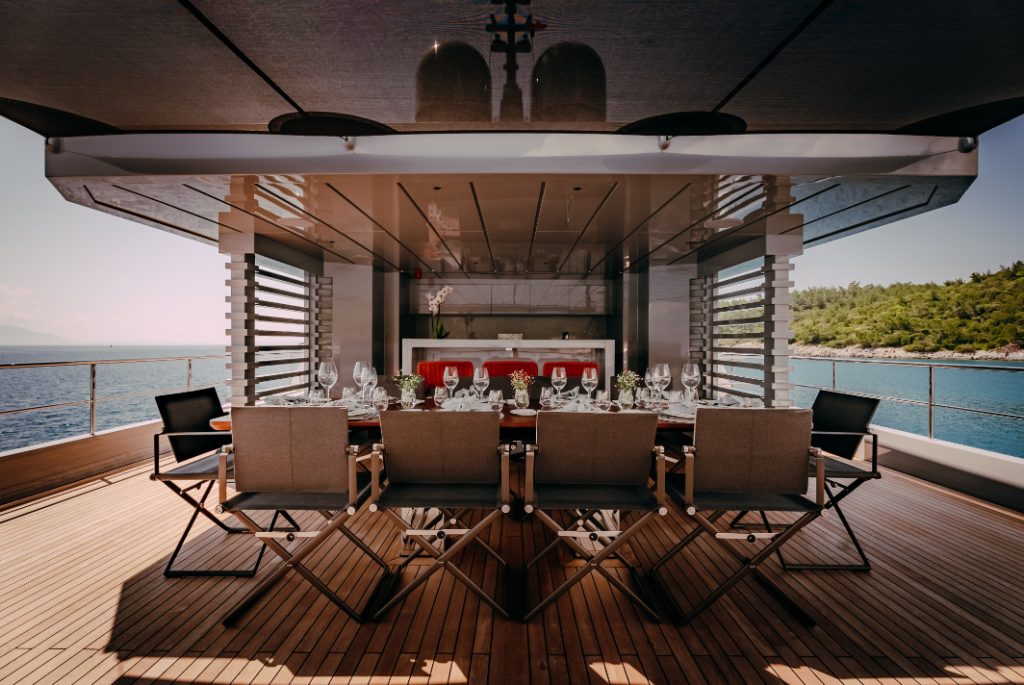 T&T TRAVEL BOUTIQUE Carmen_Exterior_Upperdeck_Sky lounge5
