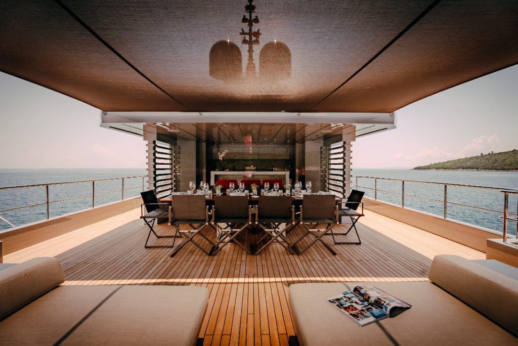 T&T TRAVEL BOUTIQUE Carmen_Exterior_Upperdeck_Sky lounge8