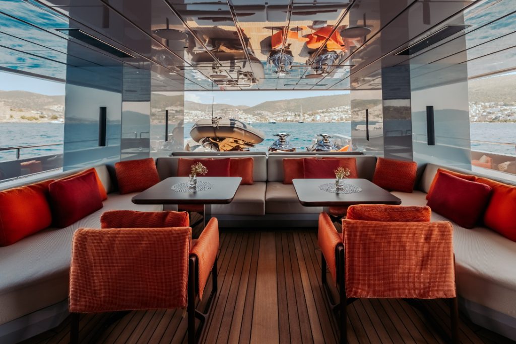 T&T TRAVEL BOUTIQUE Carmen_Lounge Aft Deck1