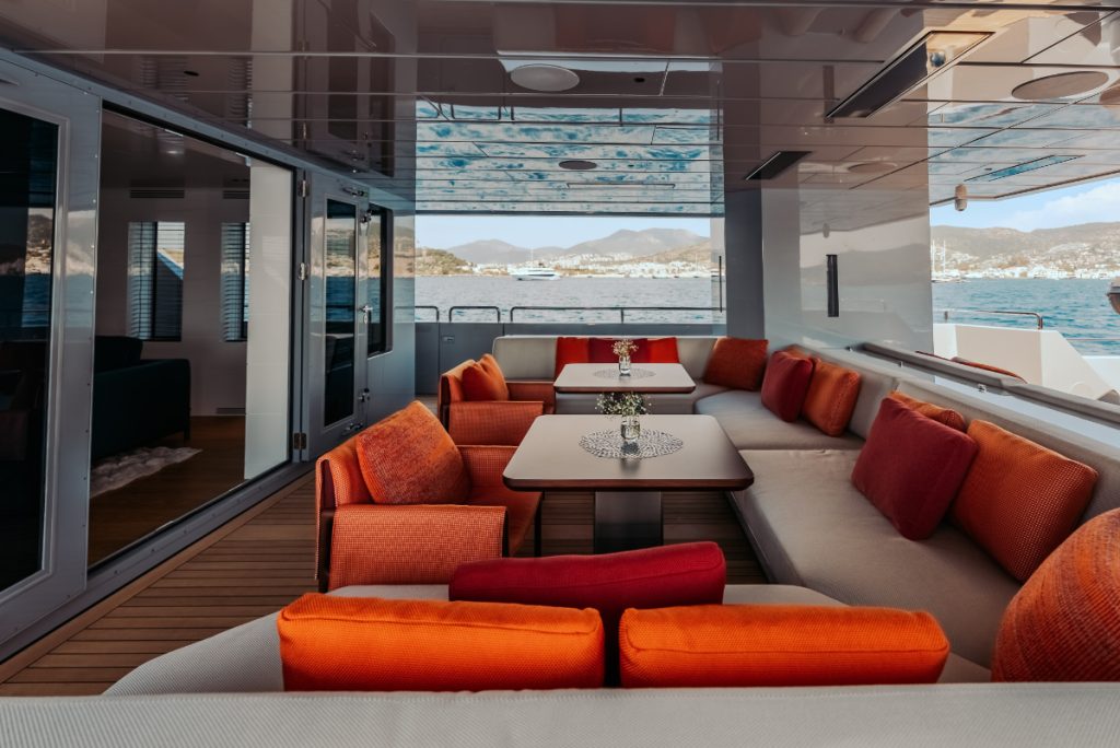 T&T TRAVEL BOUTIQUE Carmen_Lounge Aft Deck2