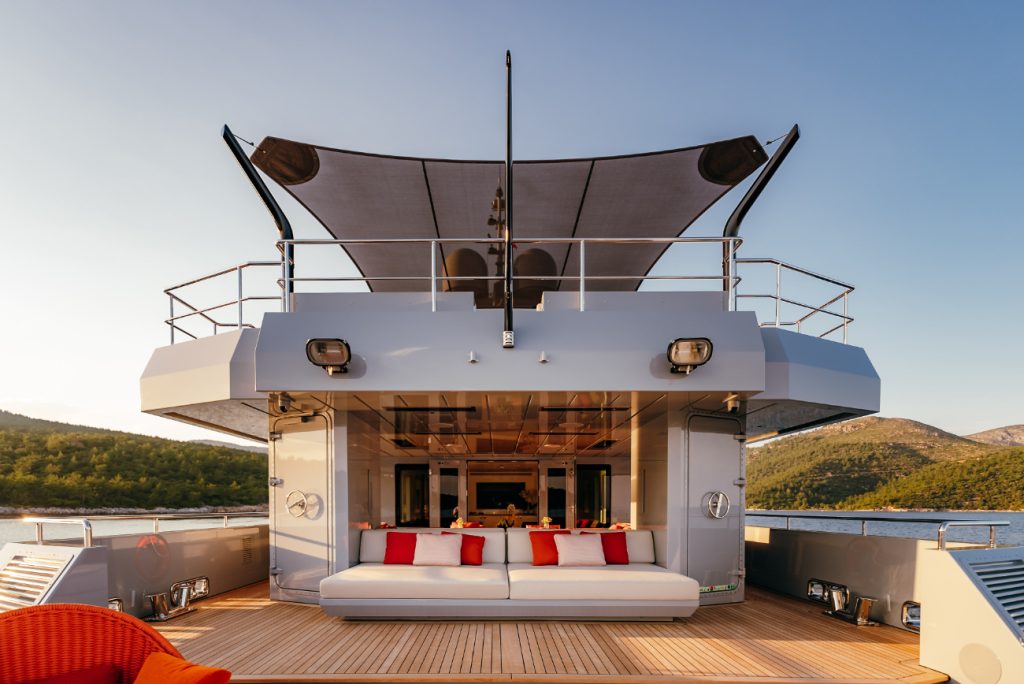 T&T TRAVEL BOUTIQUE Carmen_Lounge Beach Club1